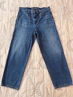 AE Strigid Super High-Waisted
Baggy Straight Jean